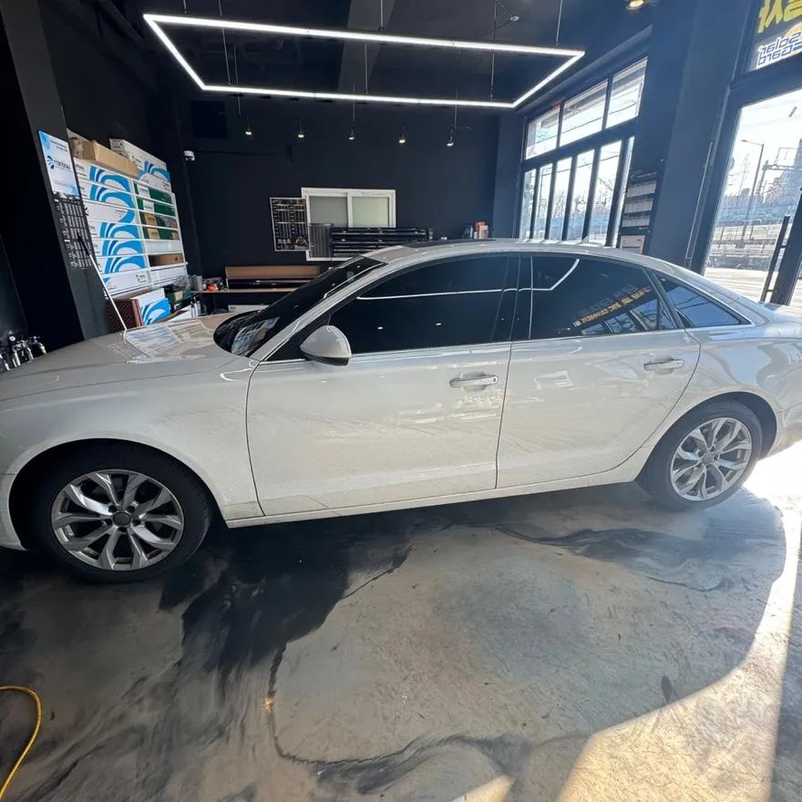 Audi A6のカーフィルム施工事例｜断熱・スモーク効果 施工写真 1-2