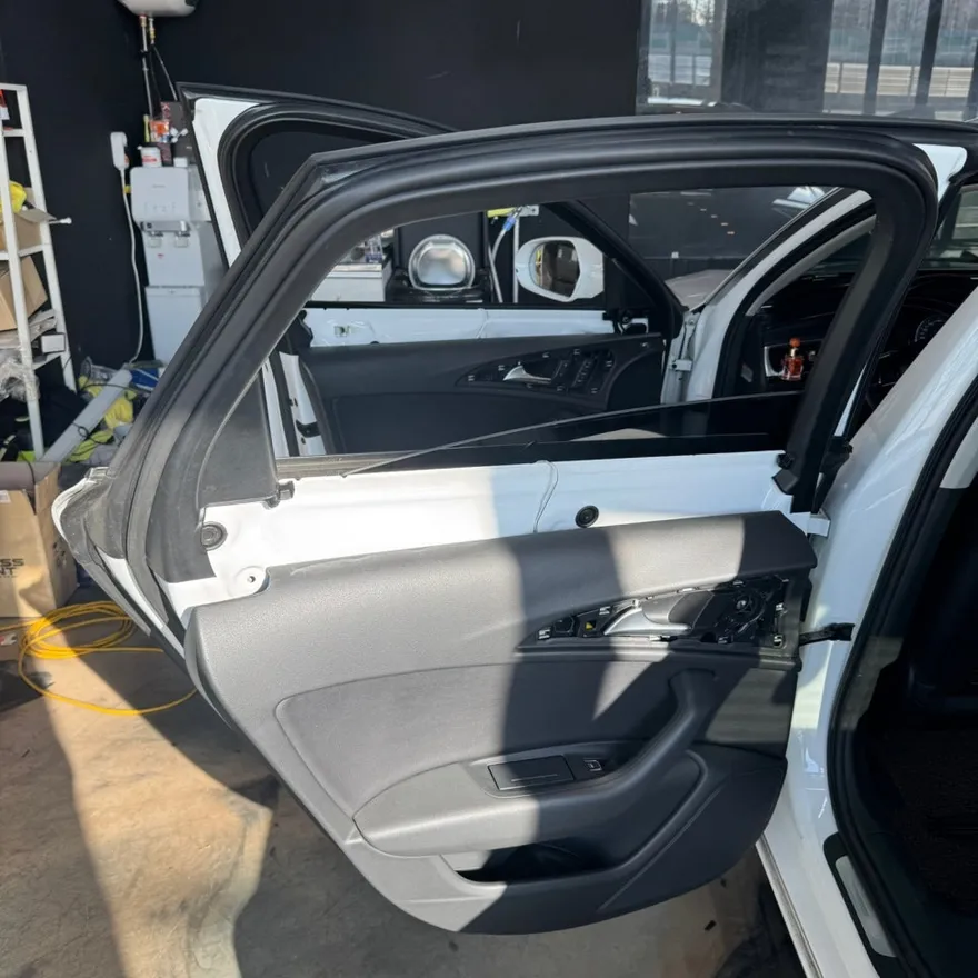 Audi A6のカーフィルム施工事例｜断熱・スモーク効果 施工写真 2-2