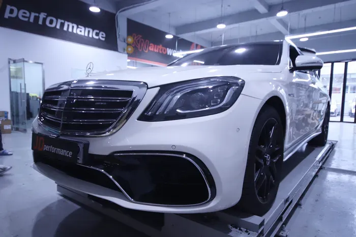 Mercedes-Benz S-Class W222 body kit installation result