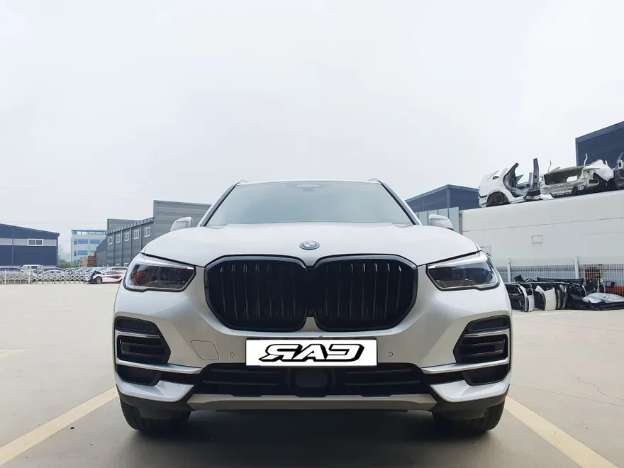BMW X5 G05のカーラッピング事例｜クローム除去で迫力アップ 施工写真 3-2