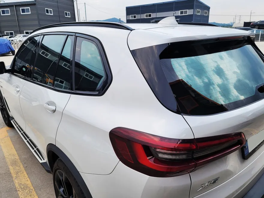 BMW X5 G05のカーラッピング事例｜クローム除去で迫力アップ 施工写真 3-3