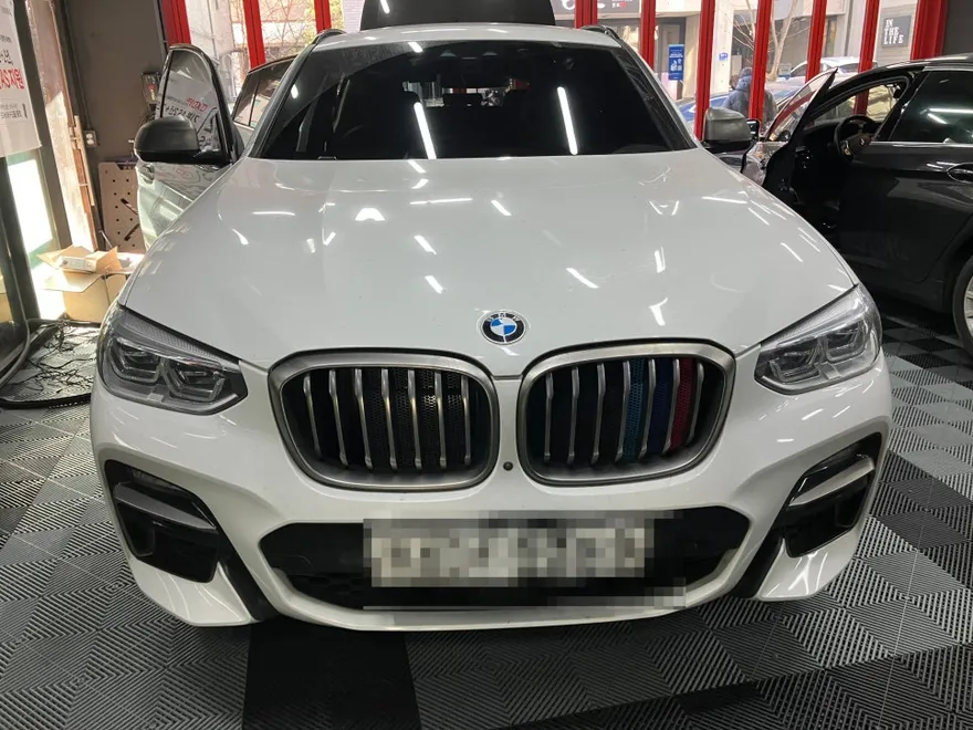 BMW X4 G02のドラレコ取付事例|費用目安・仕上がり 施工写真 1-1