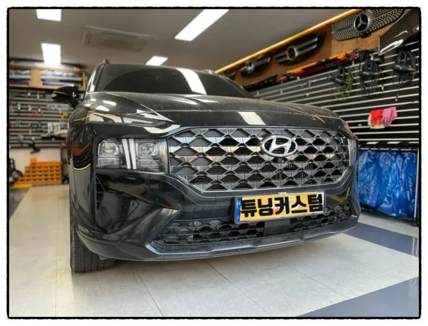 Hyundai Santa Fe TMのカーラッピング事例｜費用目安・仕上がり 施工写真 1-1