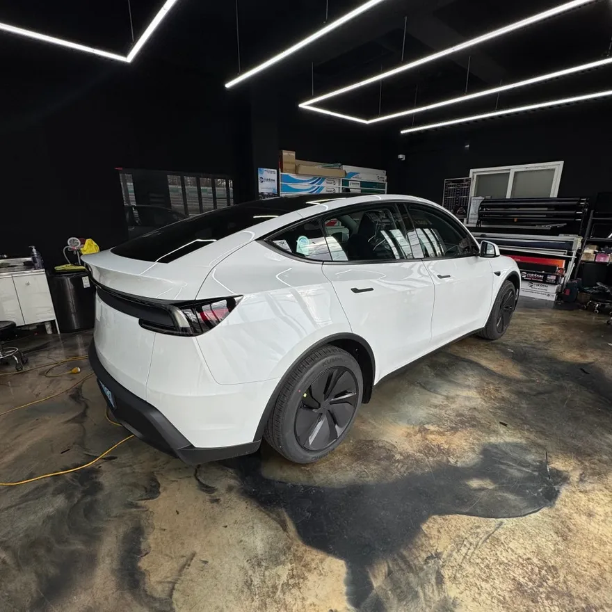 Tesla Model Yのカーフィルム施工事例｜費用目安・仕上がり 施工写真 2-1