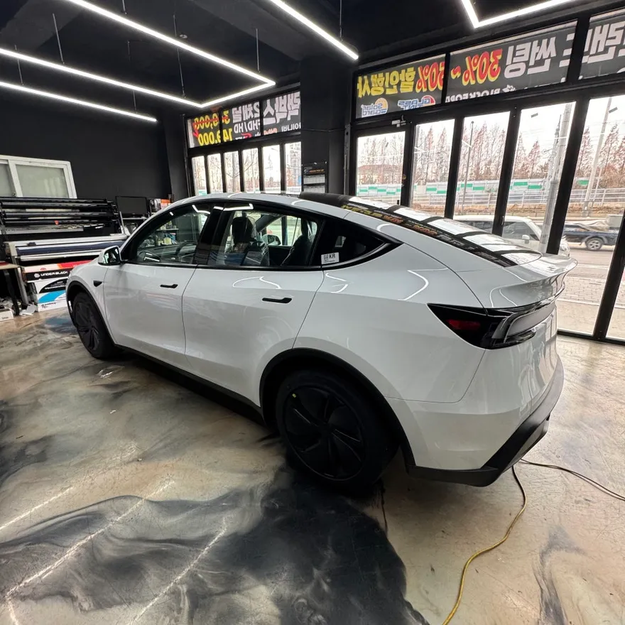 Tesla Model Yのカーフィルム施工事例｜費用目安・仕上がり 施工写真 3-1