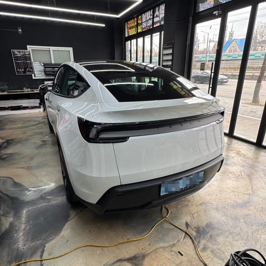 Tesla Model Yのカーフィルム施工事例｜費用目安・仕上がり 施工写真 1-2