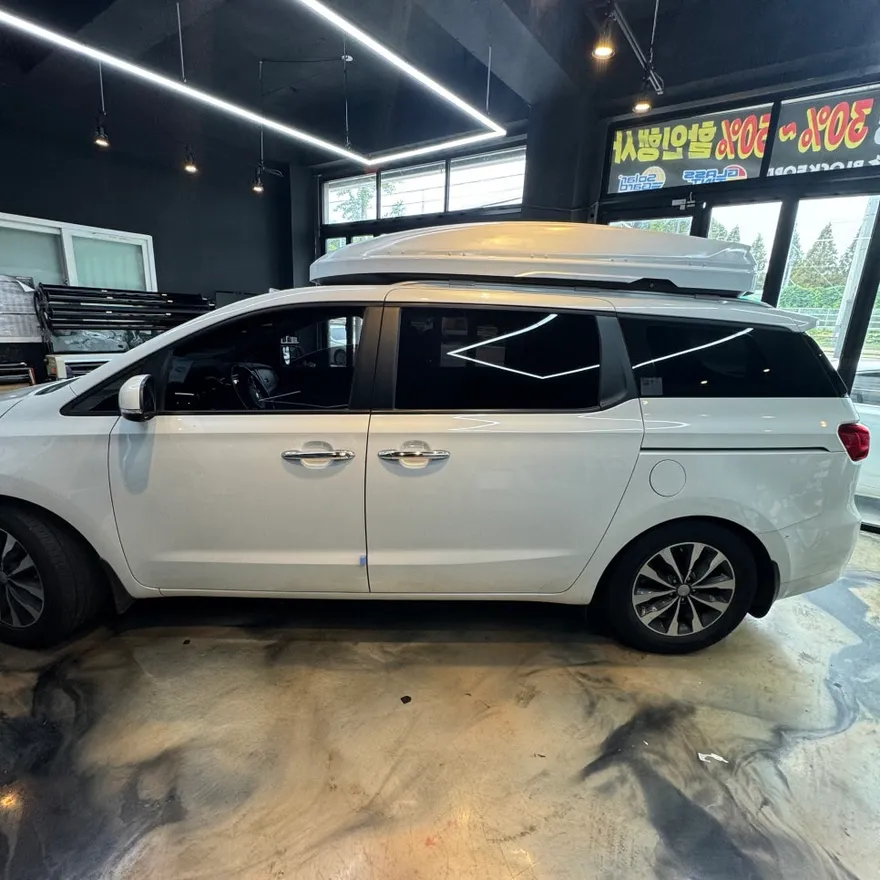 Kia Carnivalのカーフィルム施工事例｜熱遮断と高級感を両立 施工写真 2-1