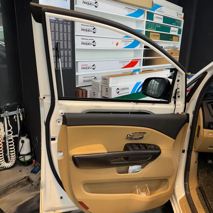 Kia Carnivalのカーフィルム施工事例｜熱遮断と高級感を両立 施工写真 1-2