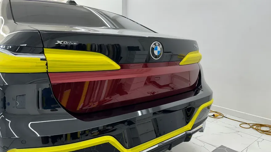 BMW 7 Seriesのカーラッピング事例｜費用目安・仕上がり 施工写真 2-3