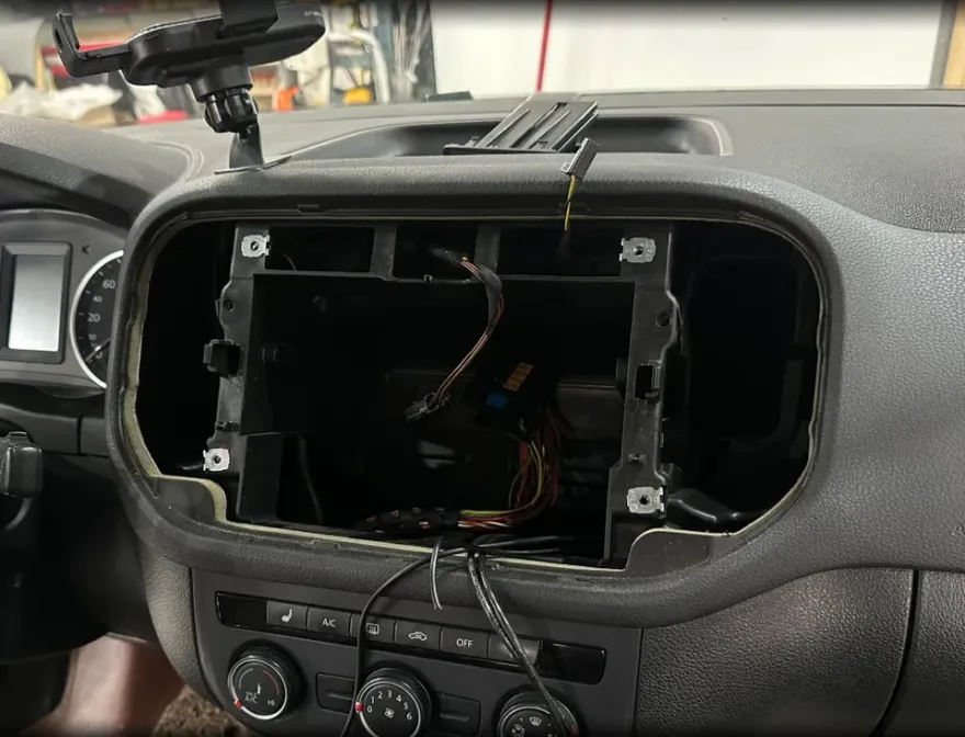 Volkswagen TiguanのAndroid Auto・CarPlay取付事例 施工写真 1-2