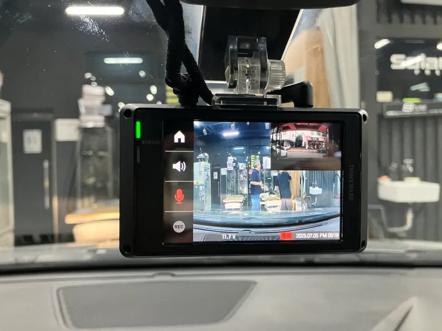 Hyundai Azeraのドラレコ取付事例|費用目安・仕上がり 施工写真 2-2