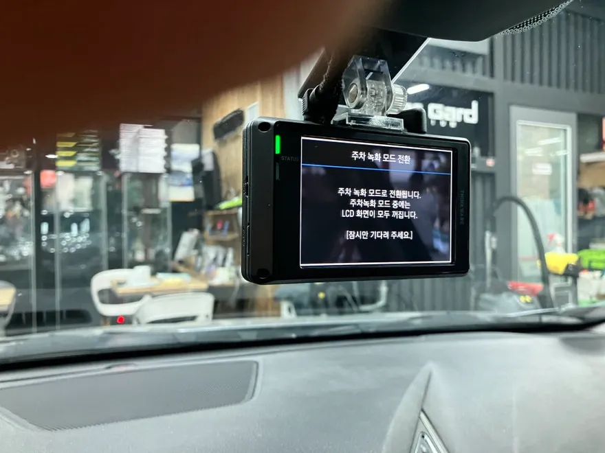 Hyundai Azeraのドラレコ取付事例|費用目安・仕上がり 施工写真 1-3