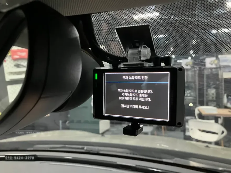 MINI Clubmanのドラレコ取付事例|費用目安・仕上がり 施工写真 3-2