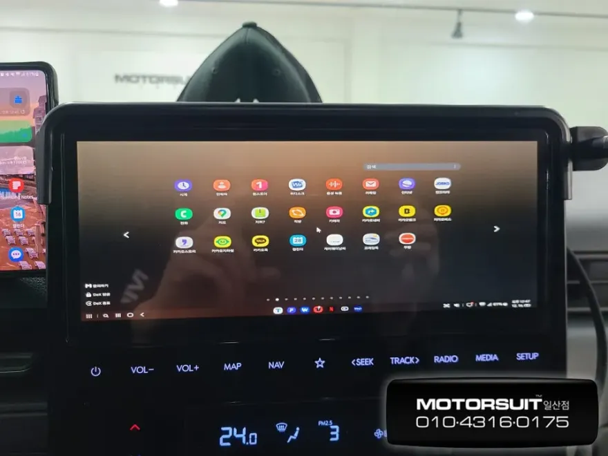 Hyundai StariaのAndroid Auto・CarPlay取付事例 施工写真 4-1