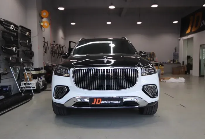 Mercedes-Benz GLS body kit installation result