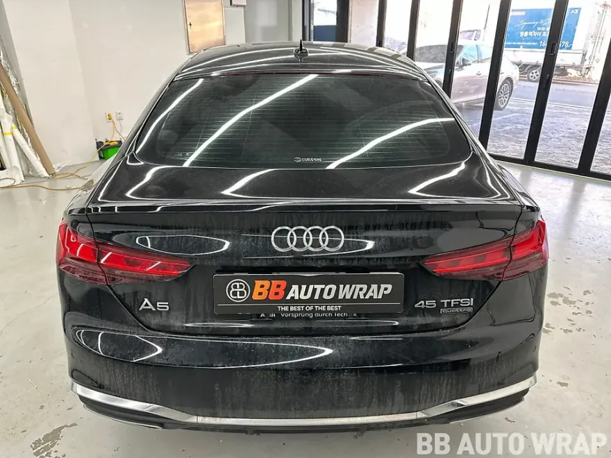 Audi A5のカーラッピング事例｜費用目安・仕上がり 施工写真 3-1