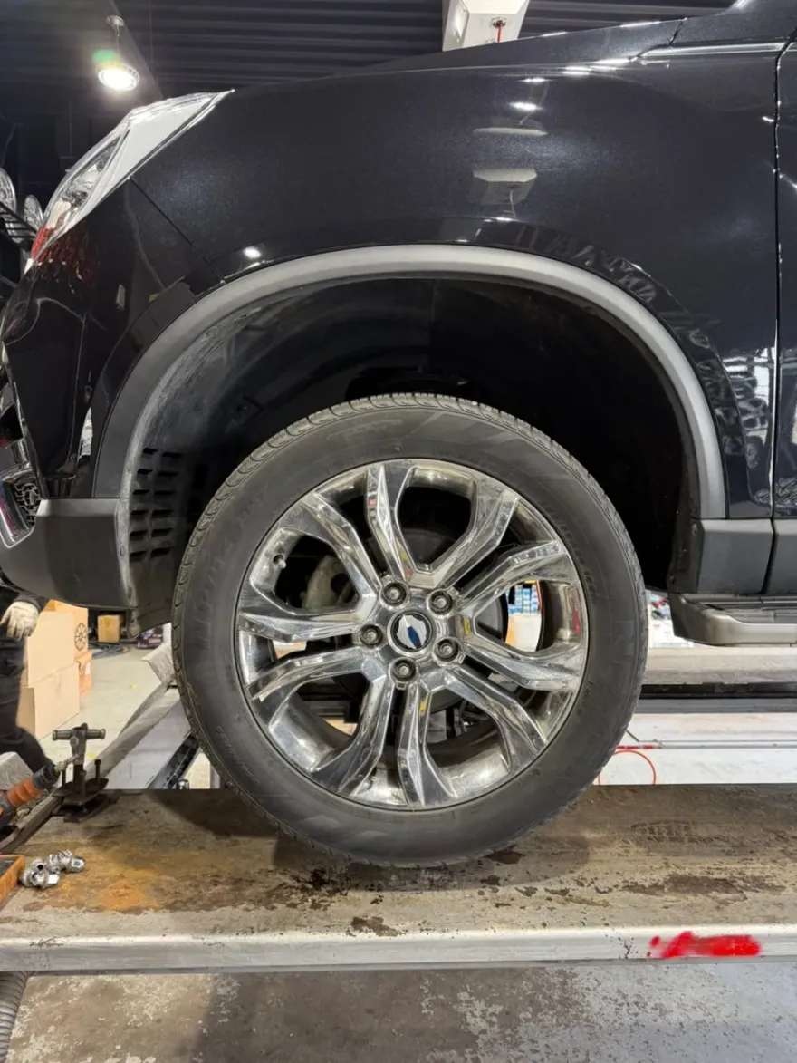 KG Mobility G4 Rextonのホイールリペア・塗装事例 施工写真 4-1