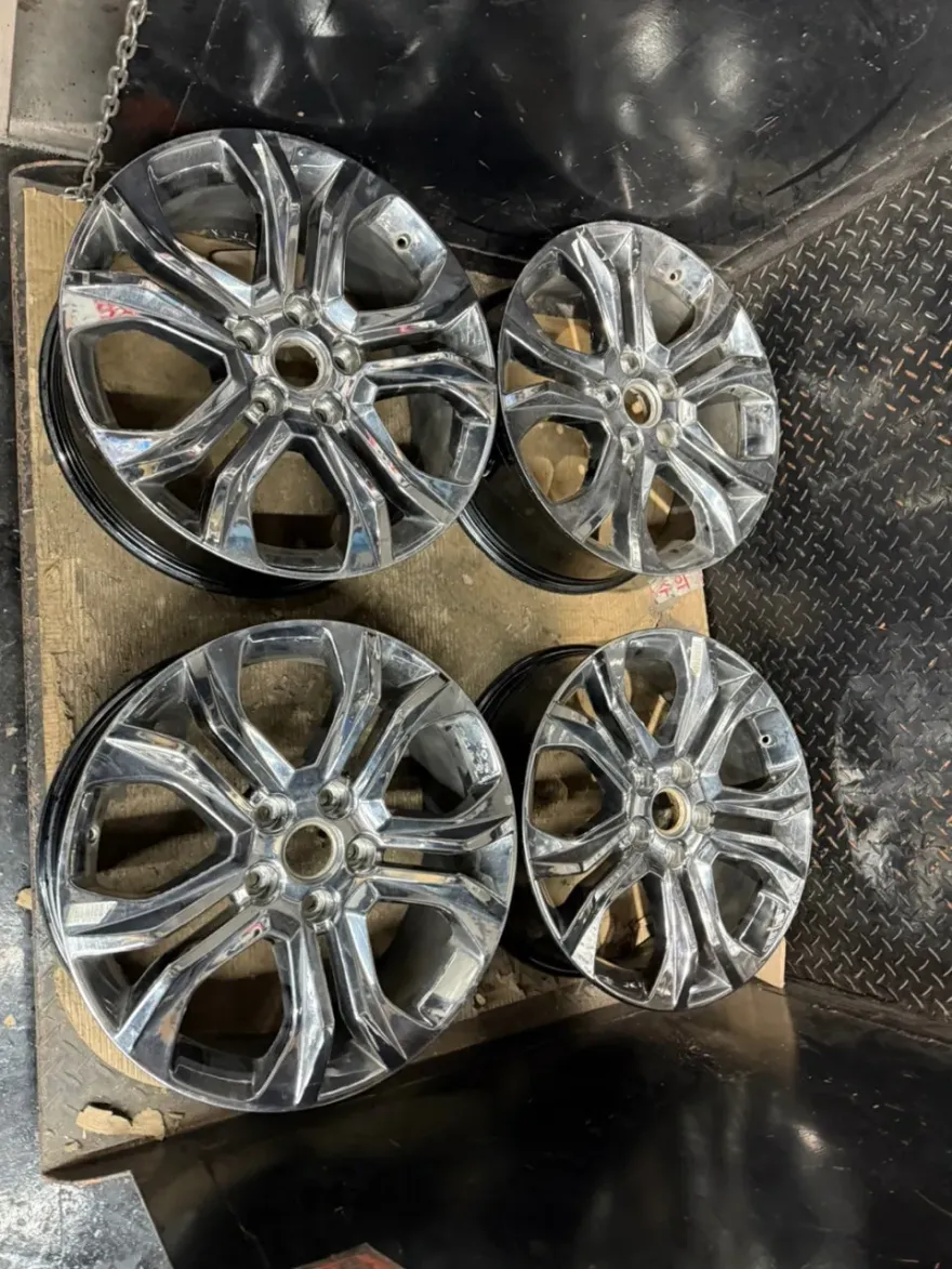 KG Mobility G4 Rextonのホイールリペア・塗装事例 施工写真 1-2
