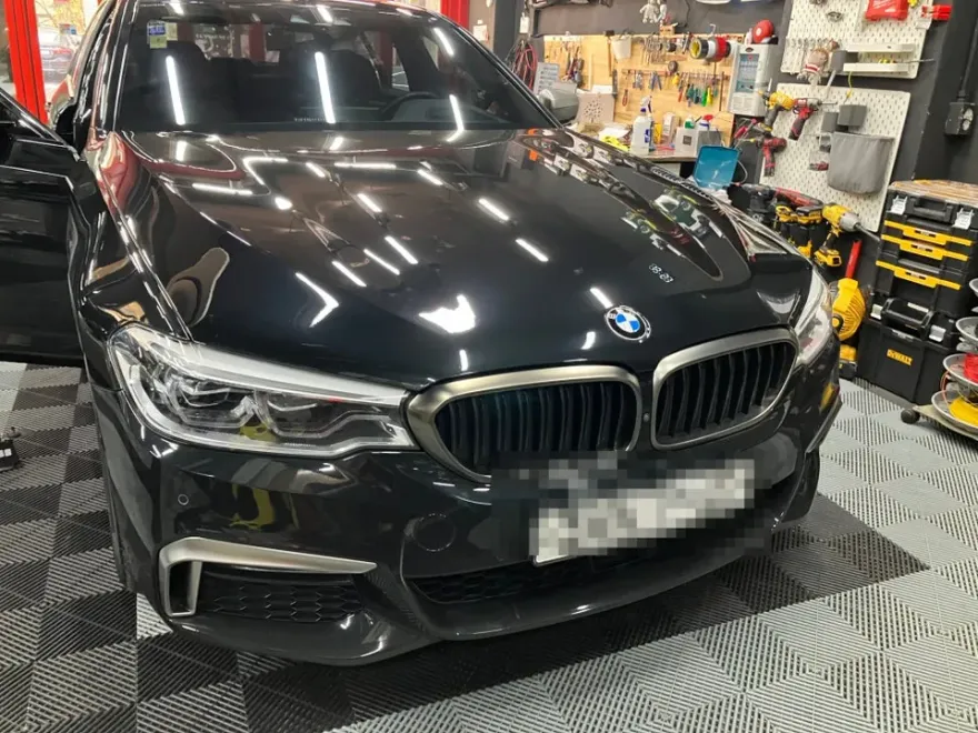BMW 5 Series G30のドライブレコーダー取付事例 施工写真 1-1
