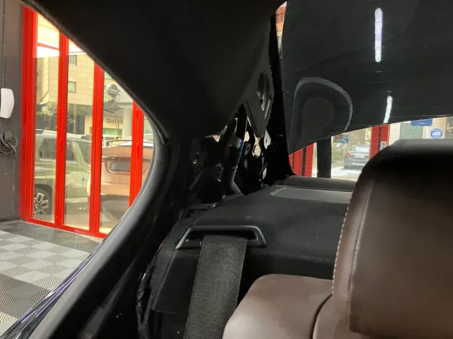 BMW 5 Series G30のドライブレコーダー取付事例 施工写真 1-2