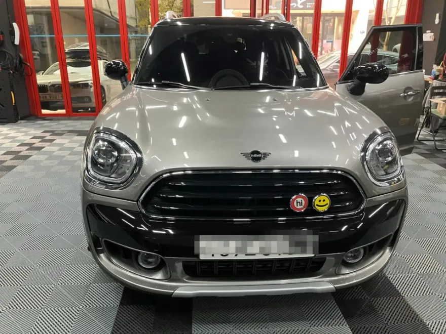 MINI Countrymanのドラレコ取付事例｜費用目安・仕上がり 施工写真 1-1