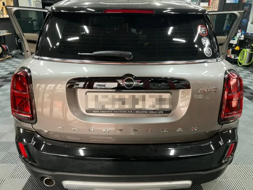 MINI Countrymanのドラレコ取付事例｜費用目安・仕上がり 施工写真 2-1