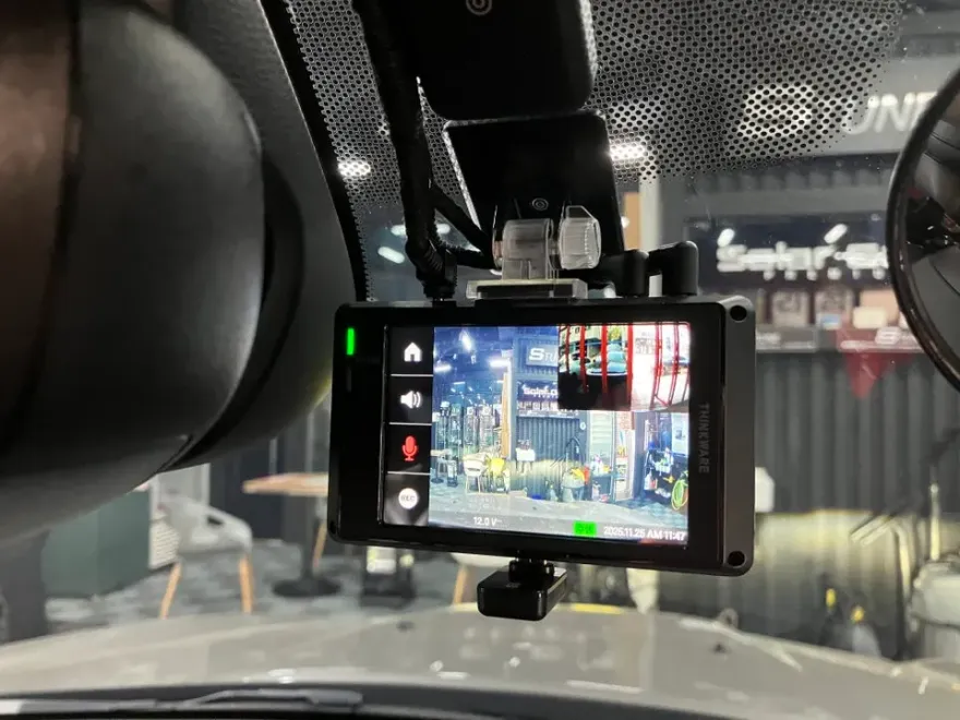 MINI Countrymanのドラレコ取付事例｜費用目安・仕上がり 施工写真 3-2