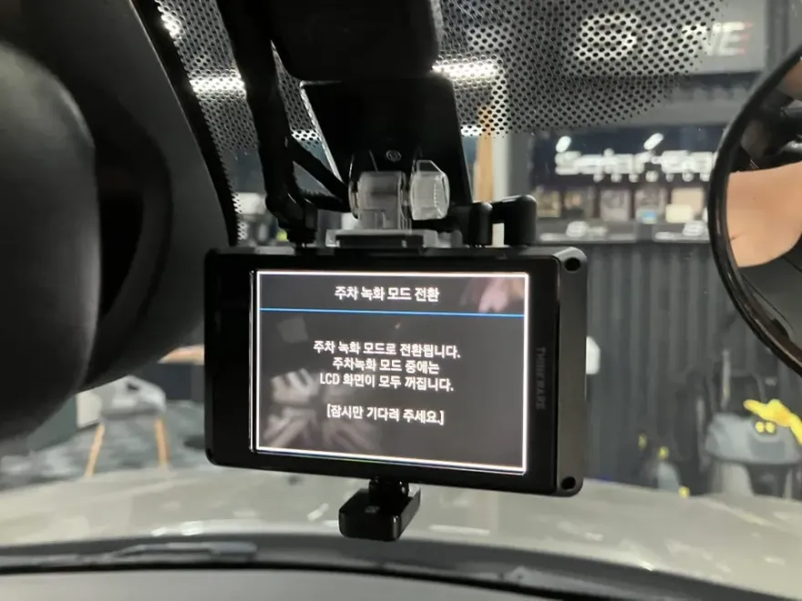 MINI Countrymanのドラレコ取付事例｜費用目安・仕上がり 施工写真 2-3