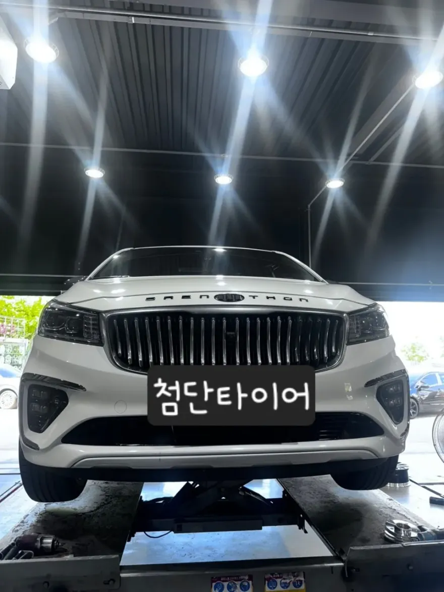 Kia Carnivalのホイールリペア・塗装事例 施工写真 2-1