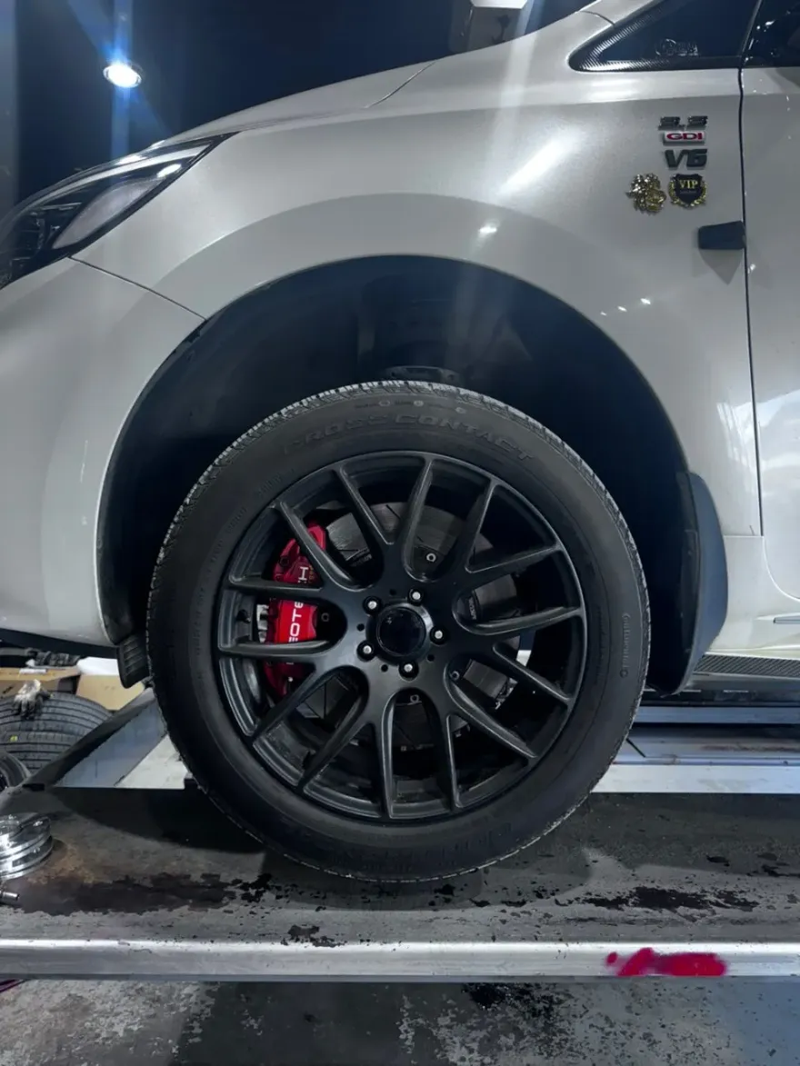 Kia Carnivalのホイールリペア・塗装事例 施工写真 4-1