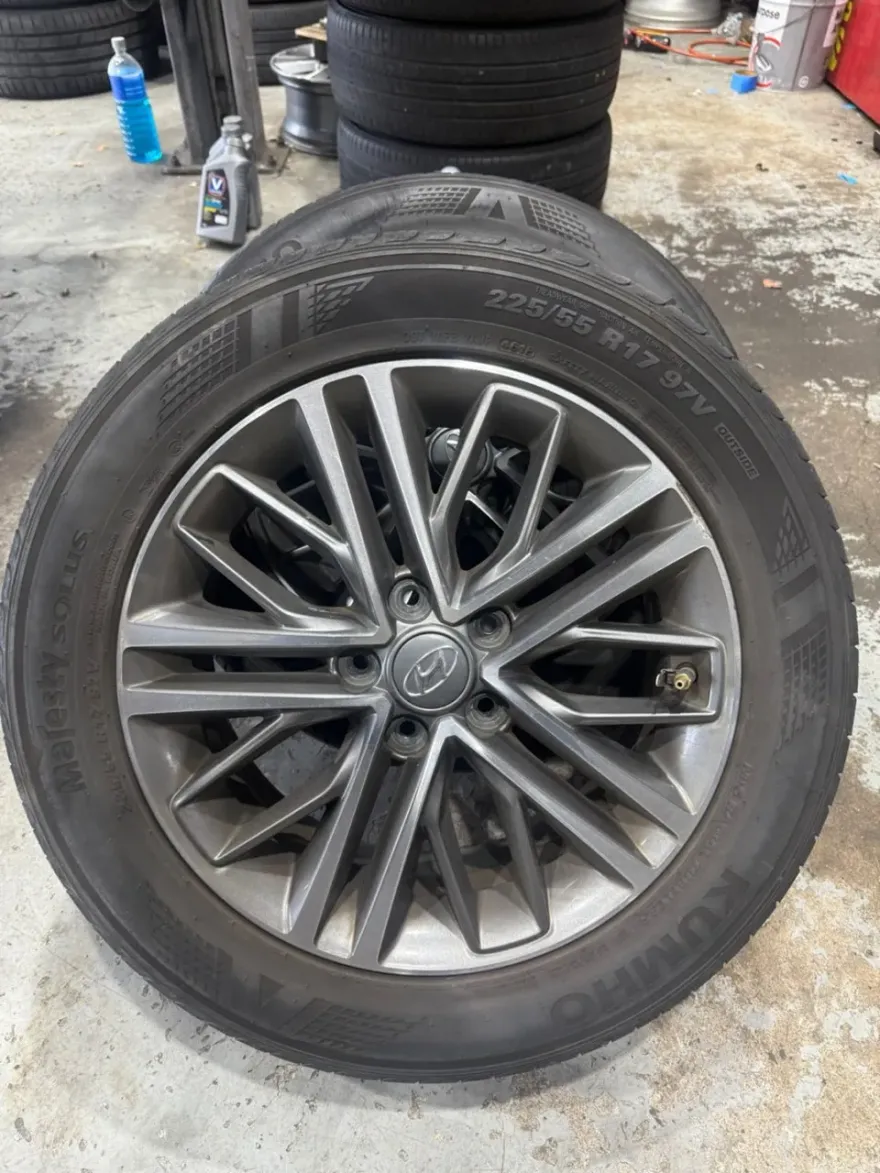 Hyundai Grandeur IGのホイールリペア・塗装事例 施工写真 3-1