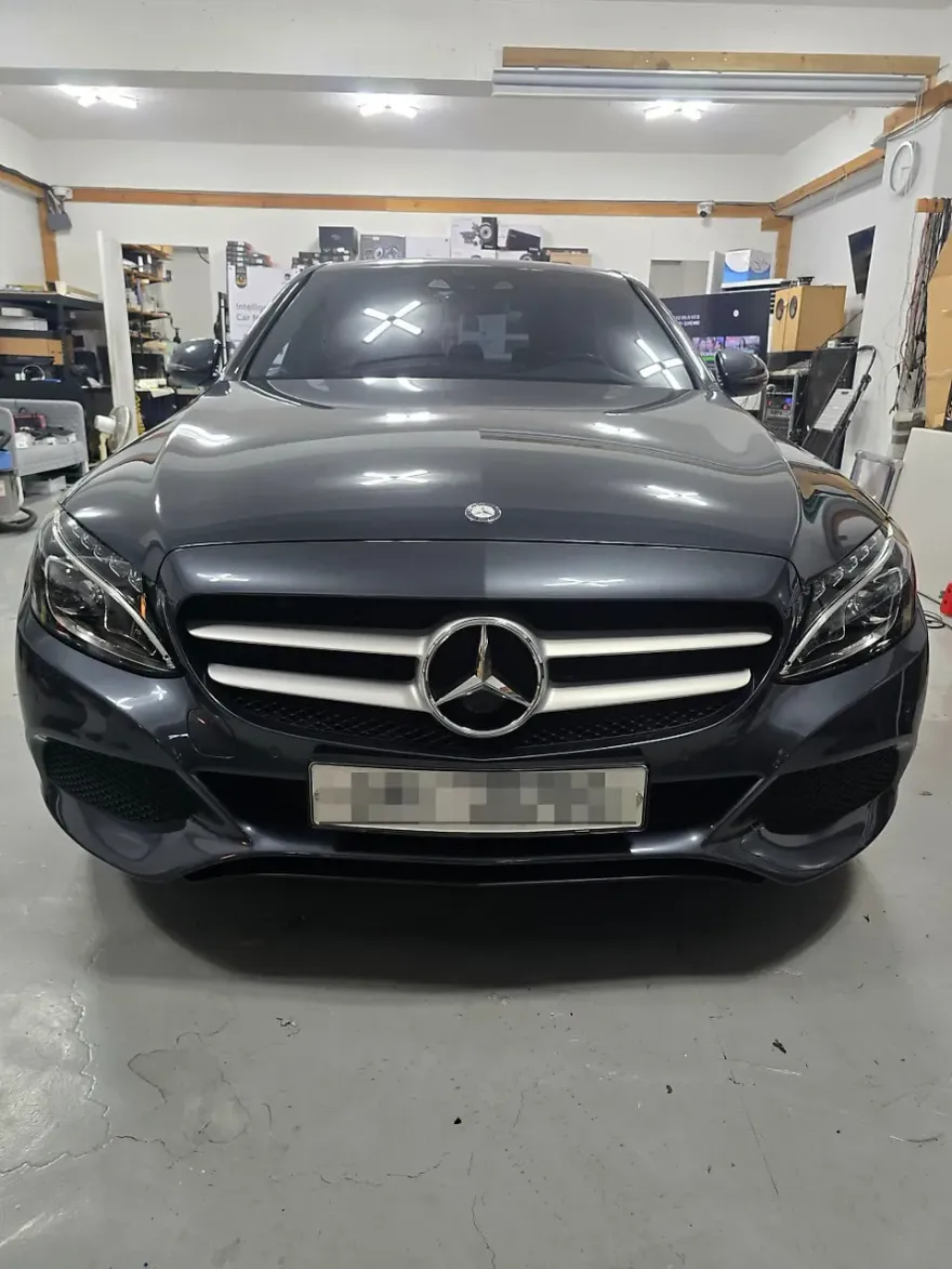 Mercedes-Benz C-Class W205のAndroid Auto・CarPlay取付事例 施工写真 1-1