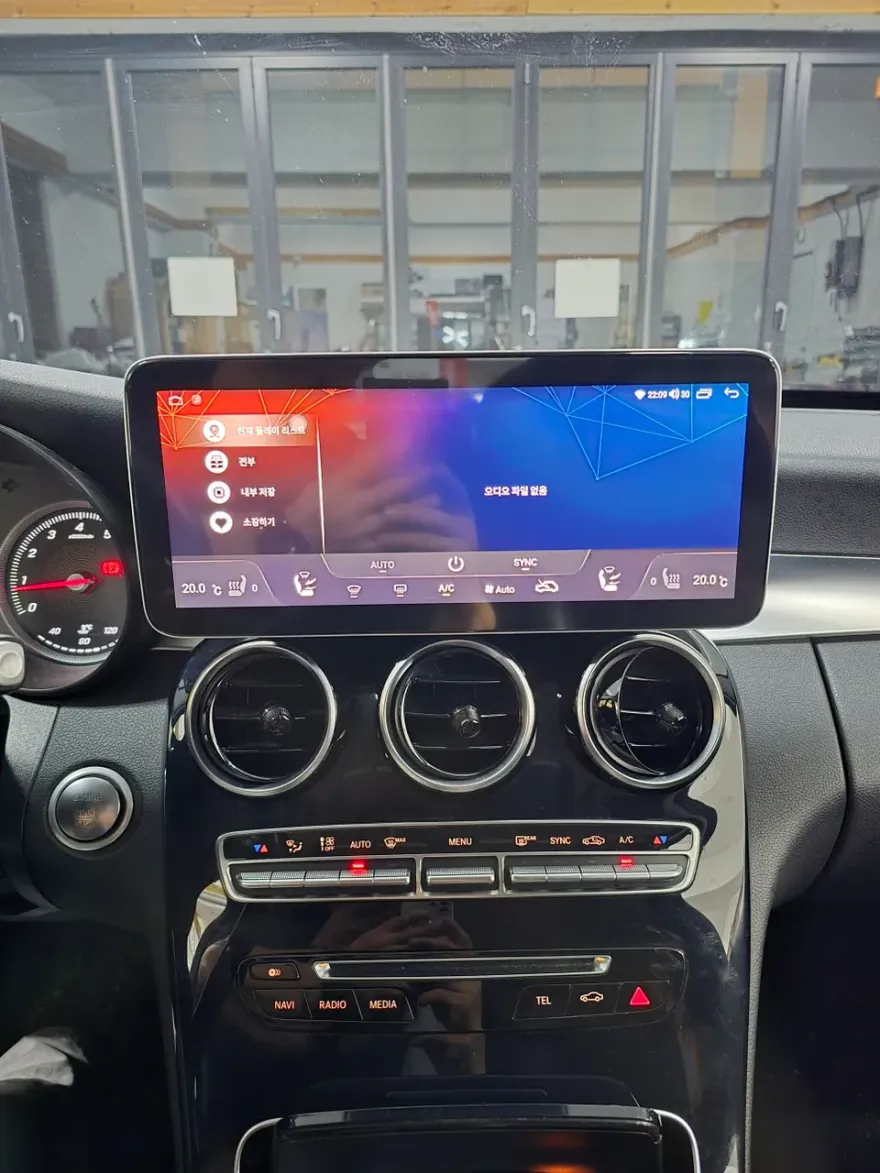 Mercedes-Benz C-Class W205のAndroid Auto・CarPlay取付事例 施工写真 1-2