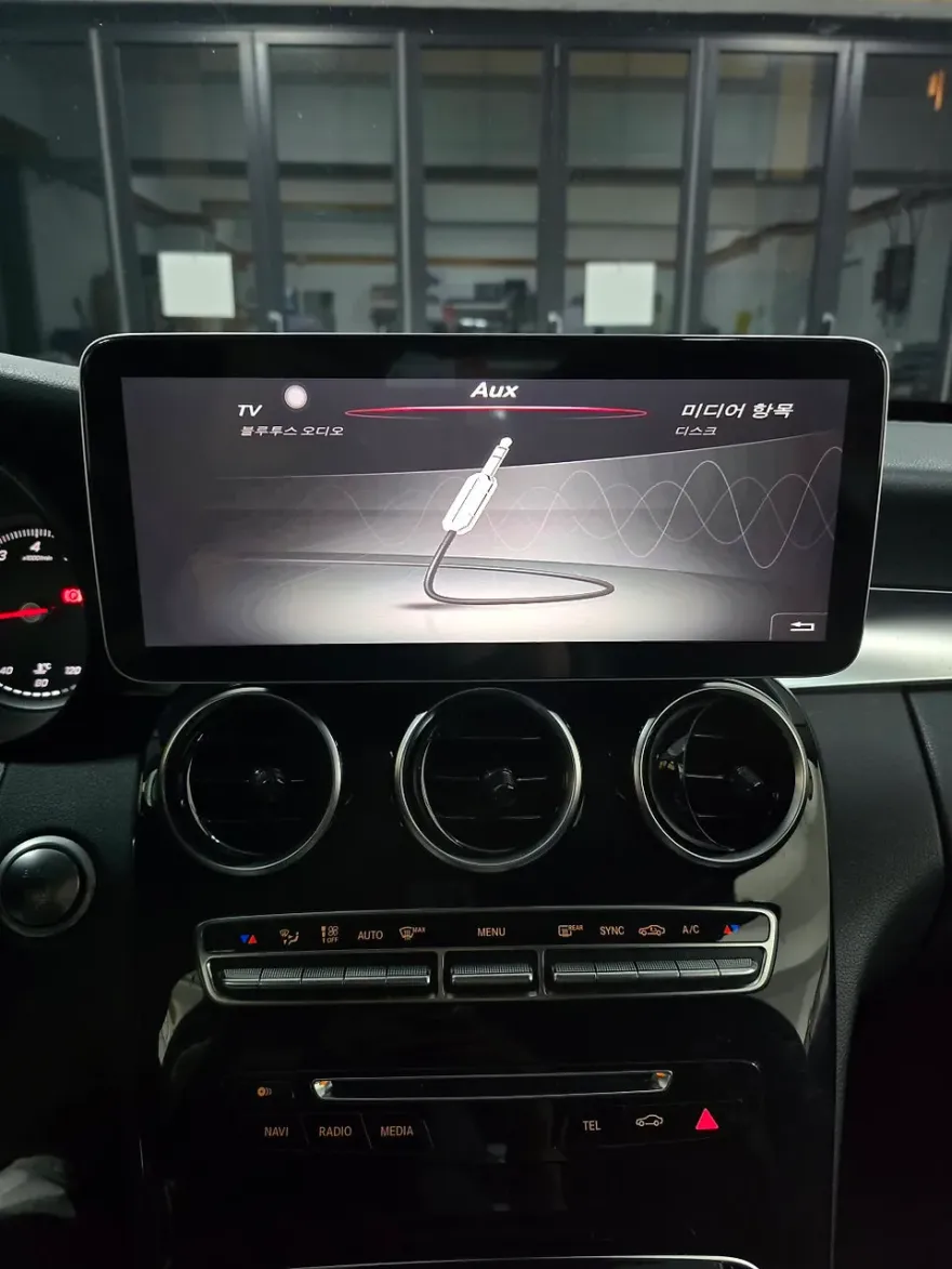 Mercedes-Benz C-Class W205のAndroid Auto・CarPlay取付事例 施工写真 2-2