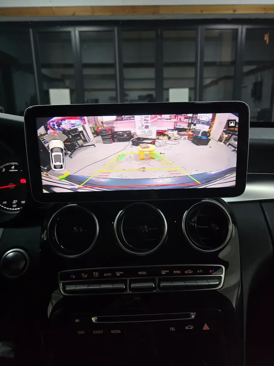 Mercedes-Benz C-Class W205のAndroid Auto・CarPlay取付事例 施工写真 3-2