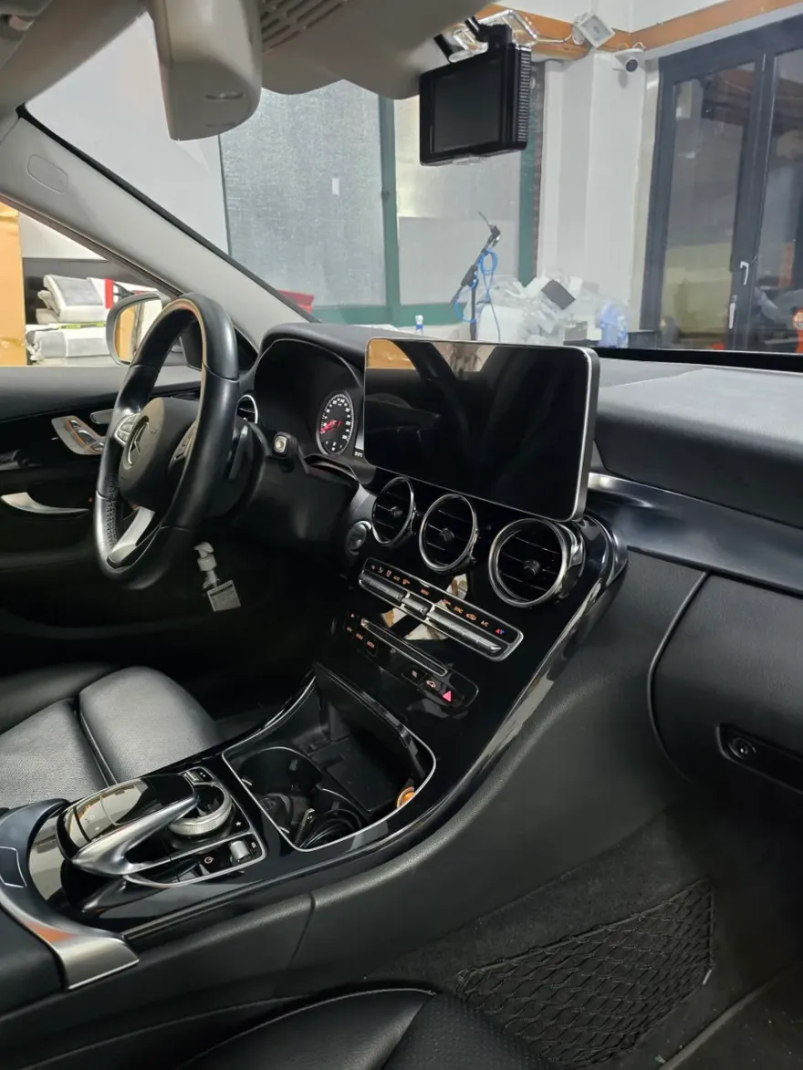 Mercedes-Benz C-Class W205のAndroid Auto・CarPlay取付事例 施工写真 1-3