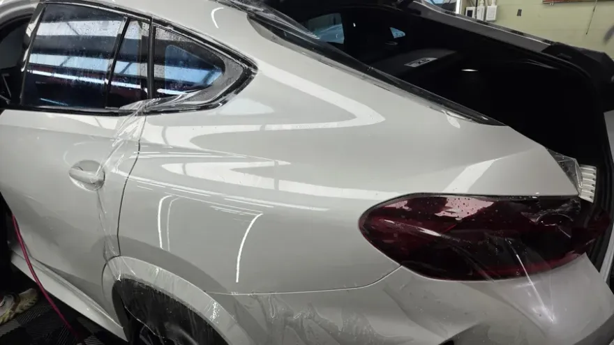 BMW X6のPPF施工事例｜STEKフォースシールド 施工写真 1-3