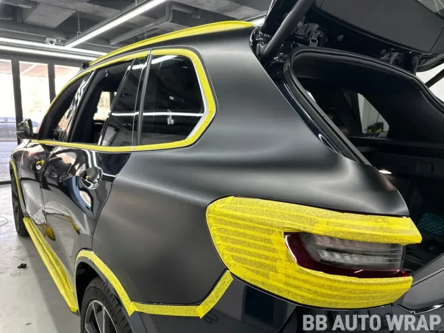 BMW X5のカーラッピング事例|3Mサテンブラック 施工写真 3-2