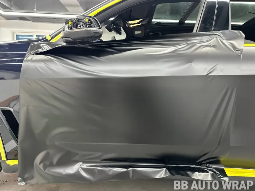 BMW X5のカーラッピング事例|3Mサテンブラック 施工写真 3-3