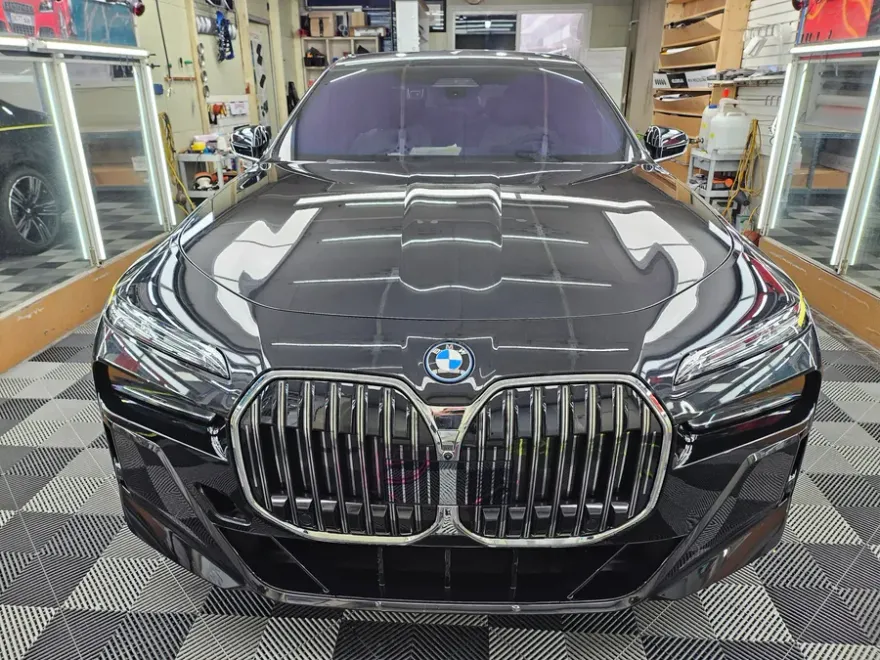 BMW 7 SeriesのPPF施工事例|費用目安・仕上がり 施工写真 1-1