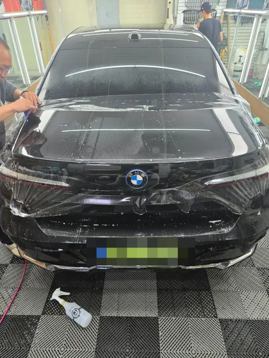 BMW 7 SeriesのPPF施工事例|費用目安・仕上がり 施工写真 1-2