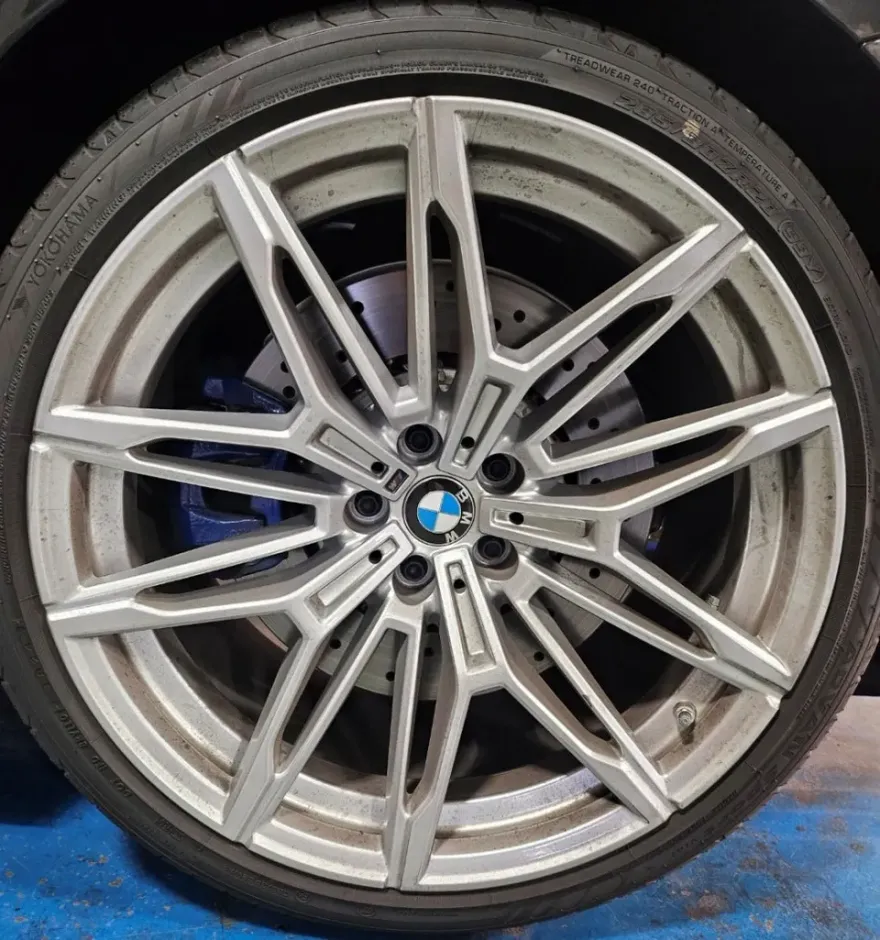 BMW M2のホイールリペア・塗装事例 施工写真 2-1