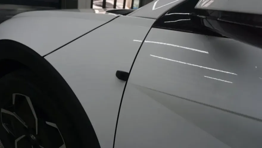 Hyundai IONIQ 5のドライブレコーダー取付事例 施工写真 4-1