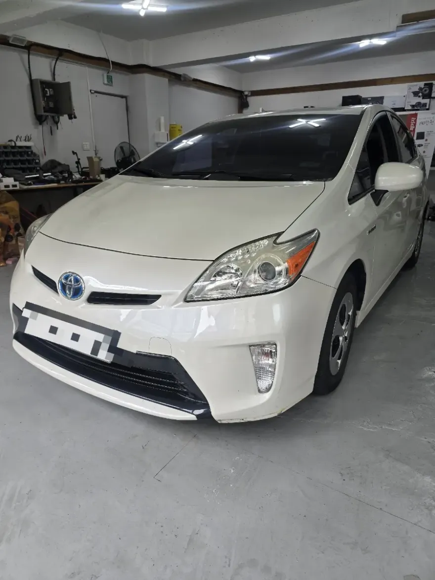 Toyota PriusのAndroid Auto・CarPlay取付事例 施工写真 1-1