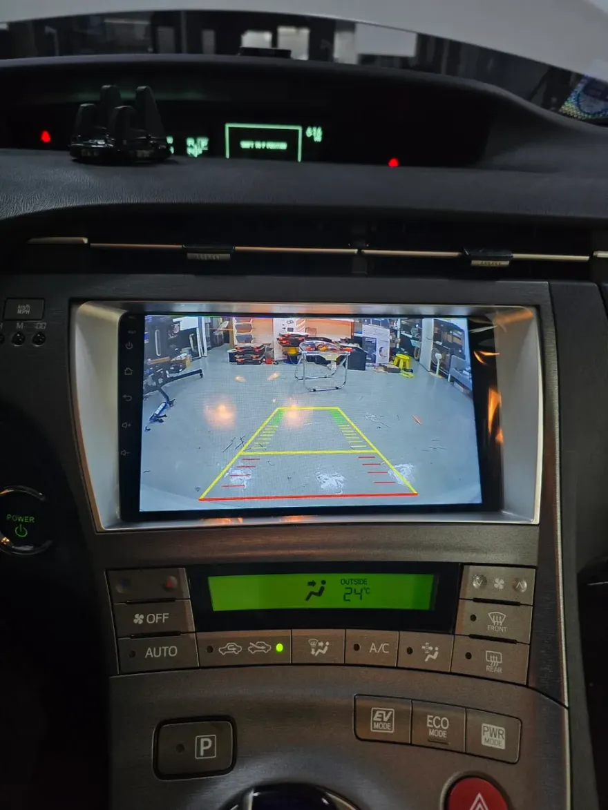 Toyota PriusのAndroid Auto・CarPlay取付事例 施工写真 3-2