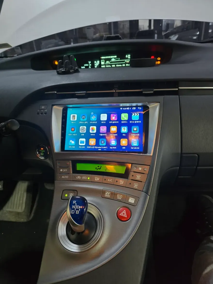 Toyota PriusのAndroid Auto・CarPlay取付事例 施工写真 4-2