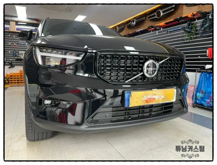 Volvo XC40のドラレコ取付事例|費用目安と安全施工 施工写真 3-1
