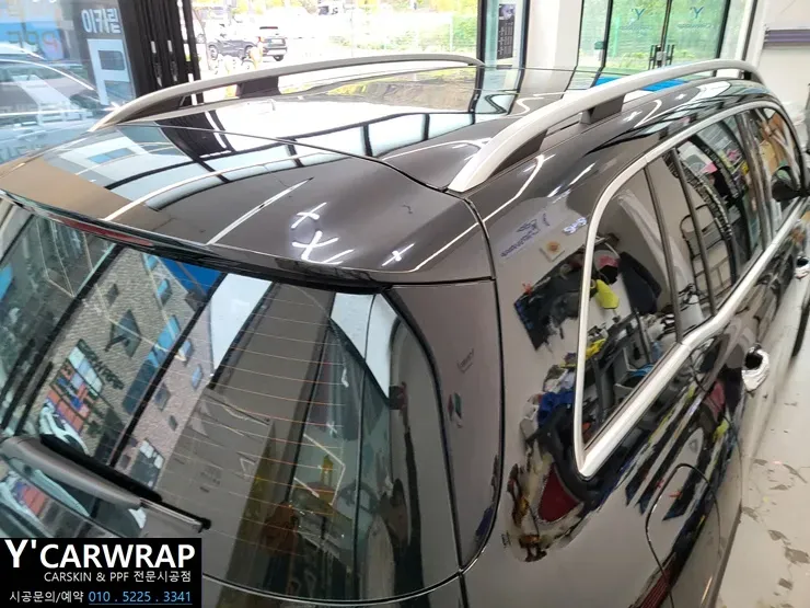 Mercedes-Benz EQBのカーラッピング事例|高光沢グレーの仕上がり 施工写真 2-2