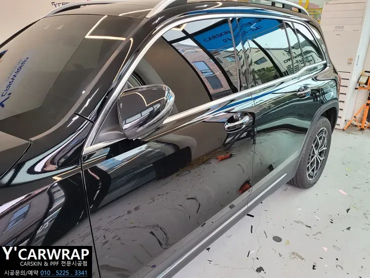 Mercedes-Benz EQBのカーラッピング事例|高光沢グレーの仕上がり 施工写真 3-2