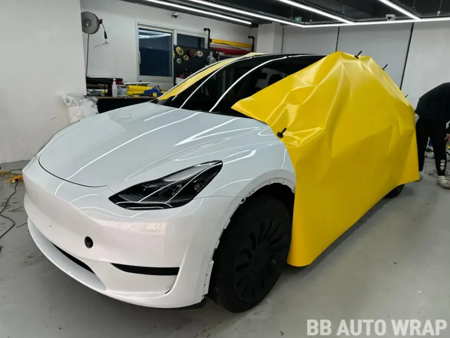 Tesla Model Yのカーラッピング事例 施工写真 4-1